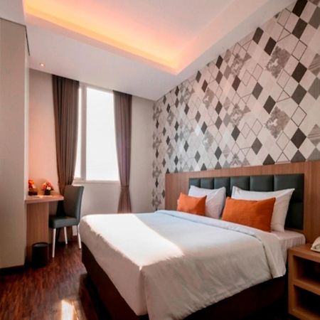 Hotel 88 Itc Fatmawati Jakarta By Wh מראה חיצוני תמונה