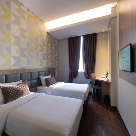 Hotel 88 Itc Fatmawati Jakarta By Wh מראה חיצוני תמונה