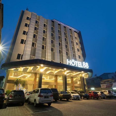 Hotel 88 Itc Fatmawati Jakarta By Wh מראה חיצוני תמונה
