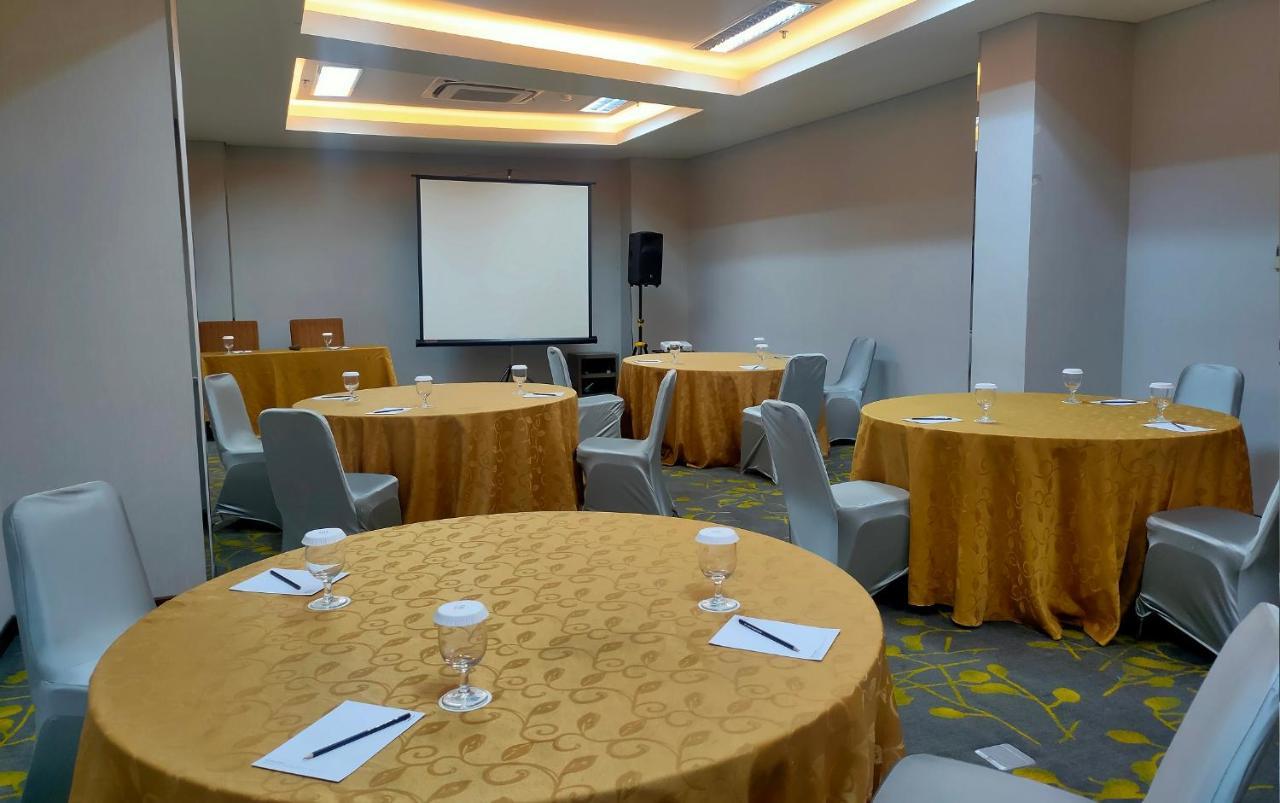 Hotel 88 Itc Fatmawati Jakarta By Wh מראה חיצוני תמונה