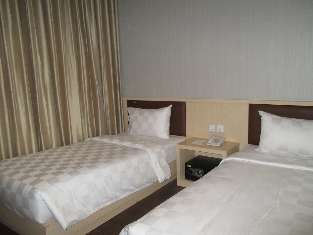 Hotel 88 Itc Fatmawati Jakarta By Wh מראה חיצוני תמונה