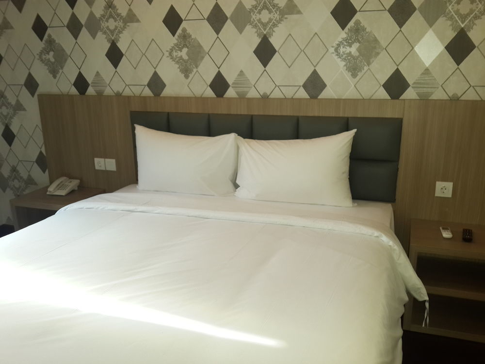 Hotel 88 Itc Fatmawati Jakarta By Wh מראה חיצוני תמונה