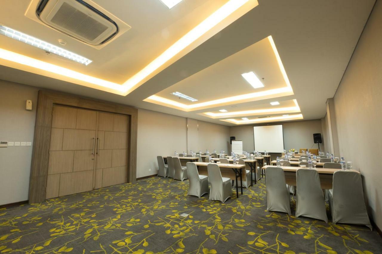Hotel 88 Itc Fatmawati Jakarta By Wh מראה חיצוני תמונה