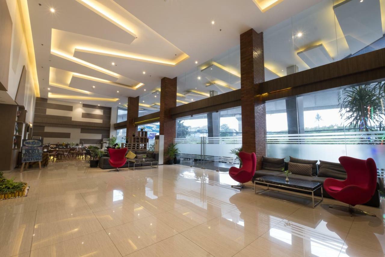 Hotel 88 Itc Fatmawati Jakarta By Wh מראה חיצוני תמונה