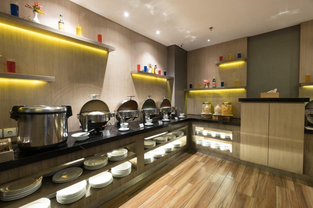 Hotel 88 Itc Fatmawati Jakarta By Wh מראה חיצוני תמונה