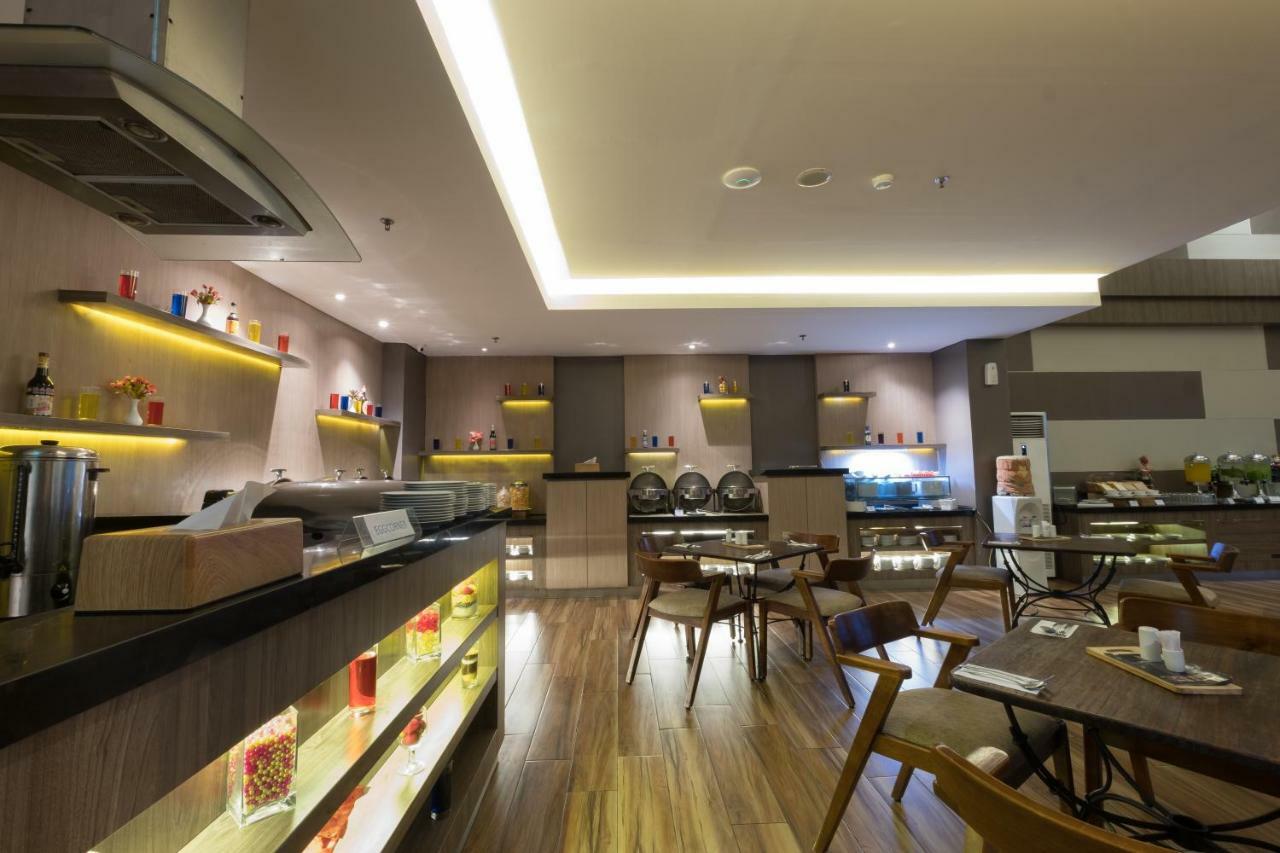 Hotel 88 Itc Fatmawati Jakarta By Wh מראה חיצוני תמונה