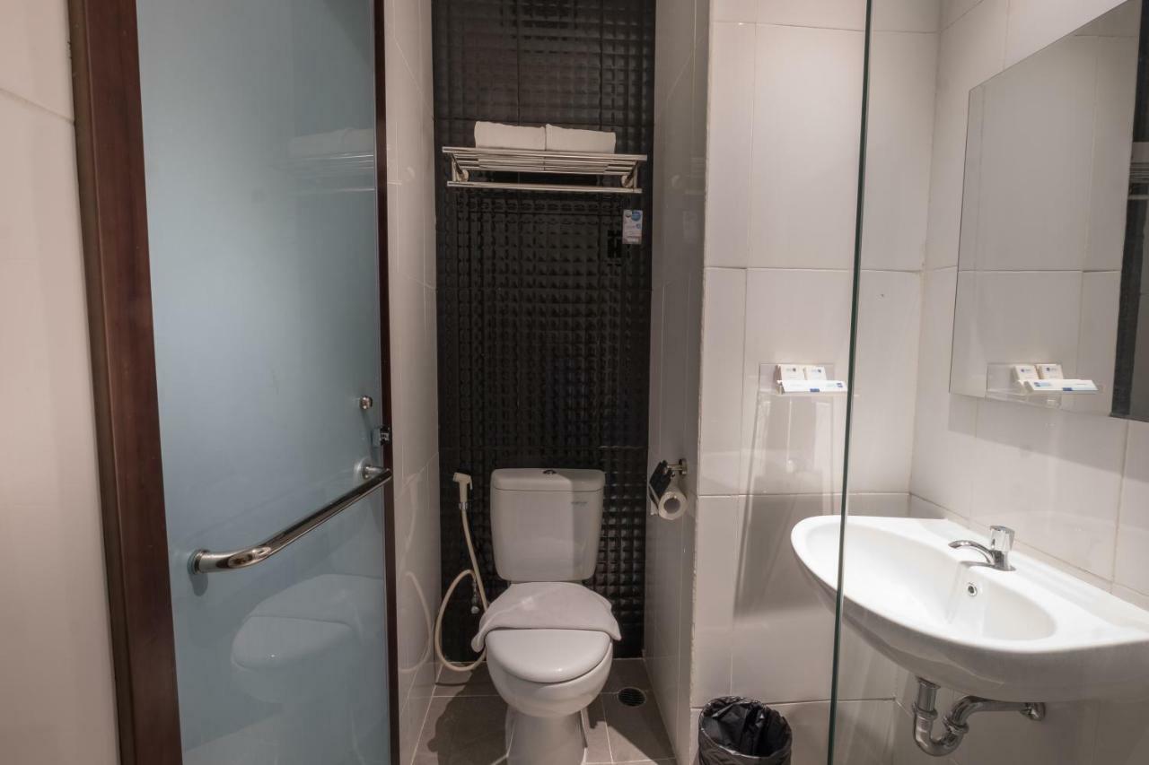 Hotel 88 Itc Fatmawati Jakarta By Wh מראה חיצוני תמונה