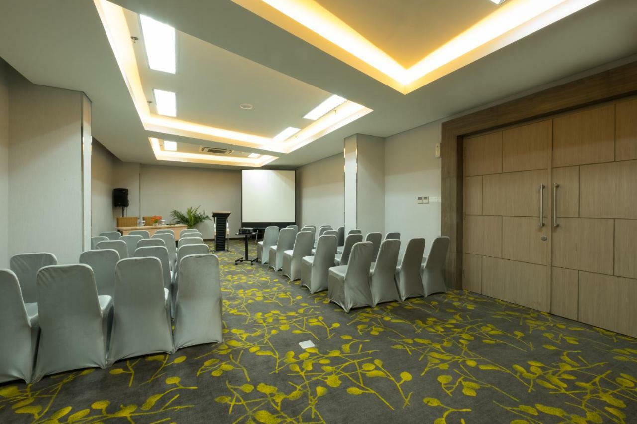 Hotel 88 Itc Fatmawati Jakarta By Wh מראה חיצוני תמונה